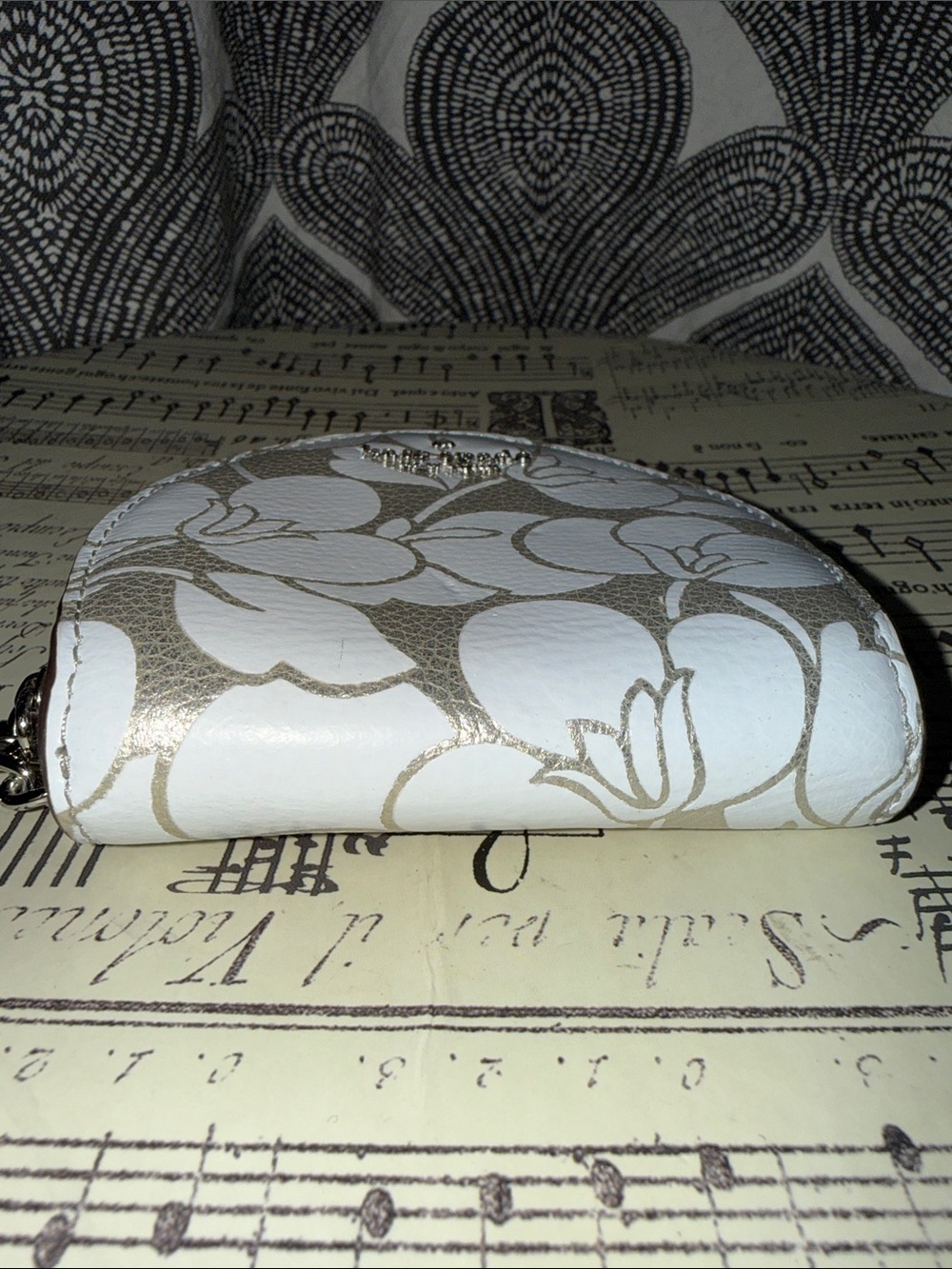 Kate Spade White & Metallic Floral Round Keychain Wallet Coin Purse - Picture 5 of 7